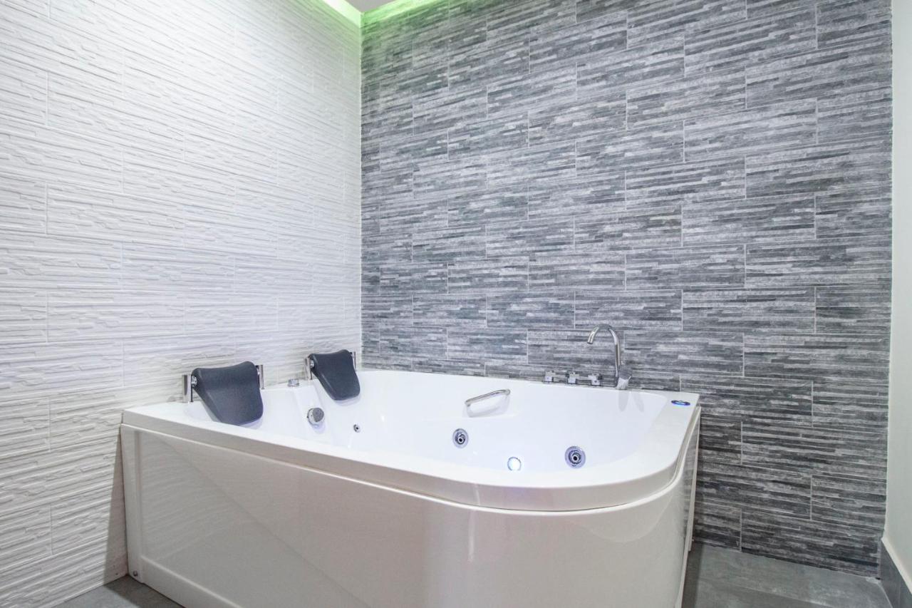 Royal Playa Suite And Apartament -Private Parking- Self Chek Out Catânia Exterior foto